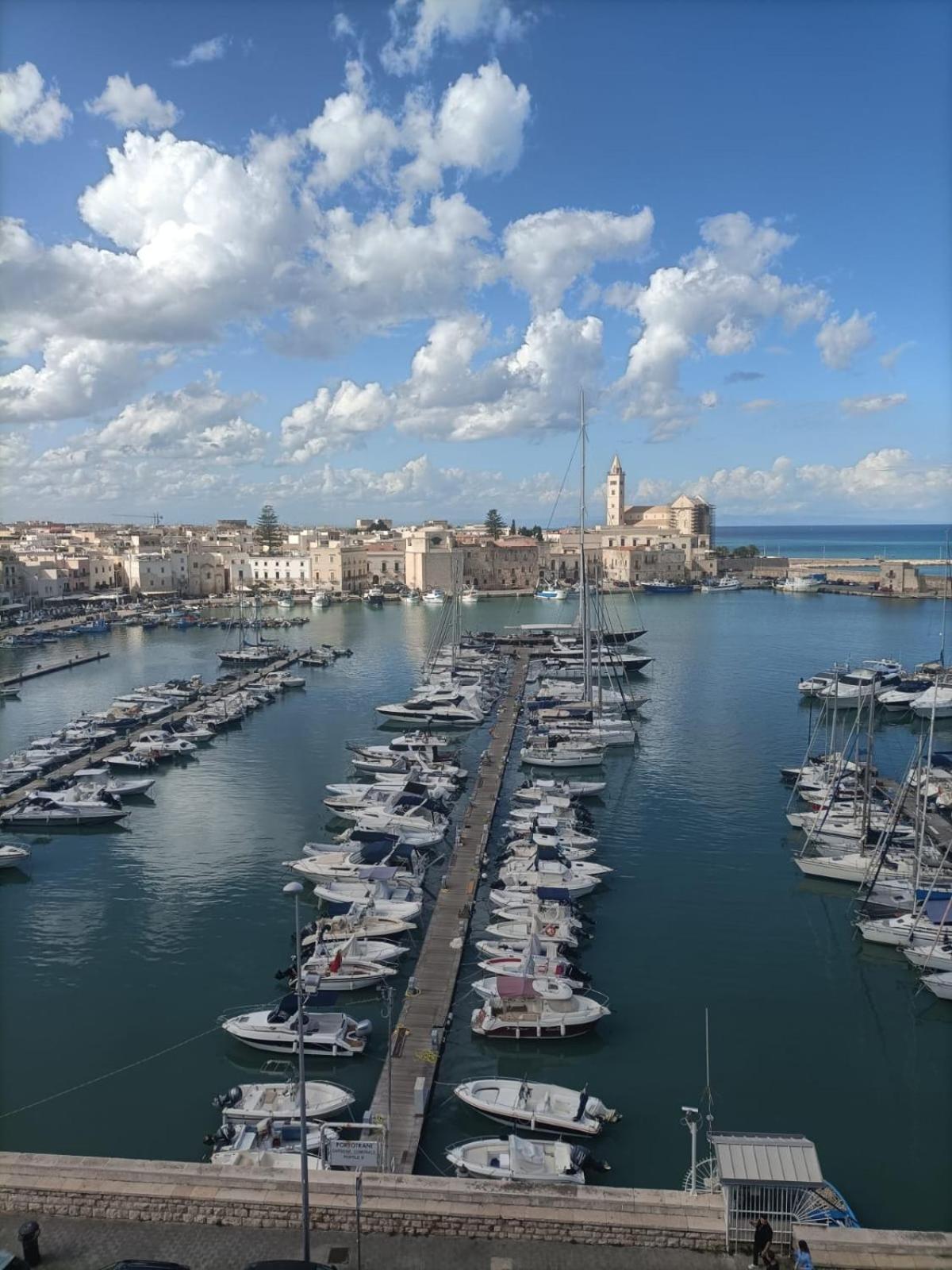 La Finestra Sul Porto Leilighet Trani Eksteriør bilde